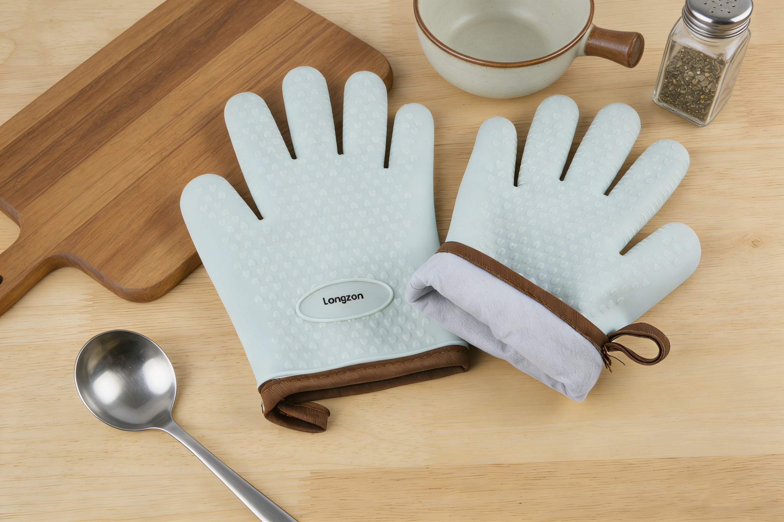 Longzon Silicone Heat Resistant Oven Gloves, Waterproof Non-Slip Grilling BBQ Mitts, Thickened Food Grade Silicone Pot Holders for Kitchen Cooking, Baking and Smoker, Easy to Clean, Mint Green