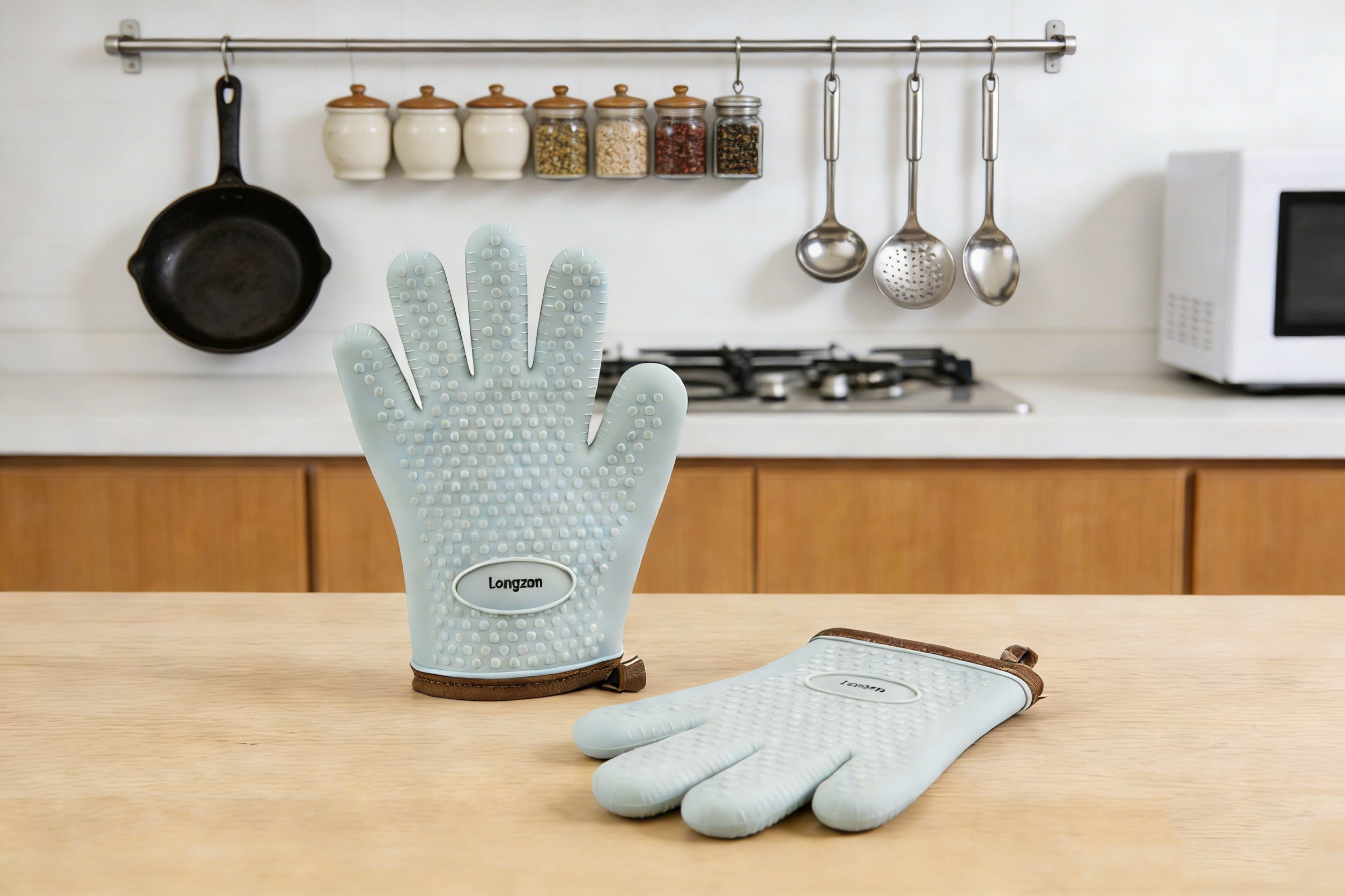 Longzon Silicone Heat Resistant Oven Gloves, Waterproof Non-Slip Grilling BBQ Mitts, Thickened Food Grade Silicone Pot Holders for Kitchen Cooking, Baking and Smoker, Easy to Clean, Mint Green