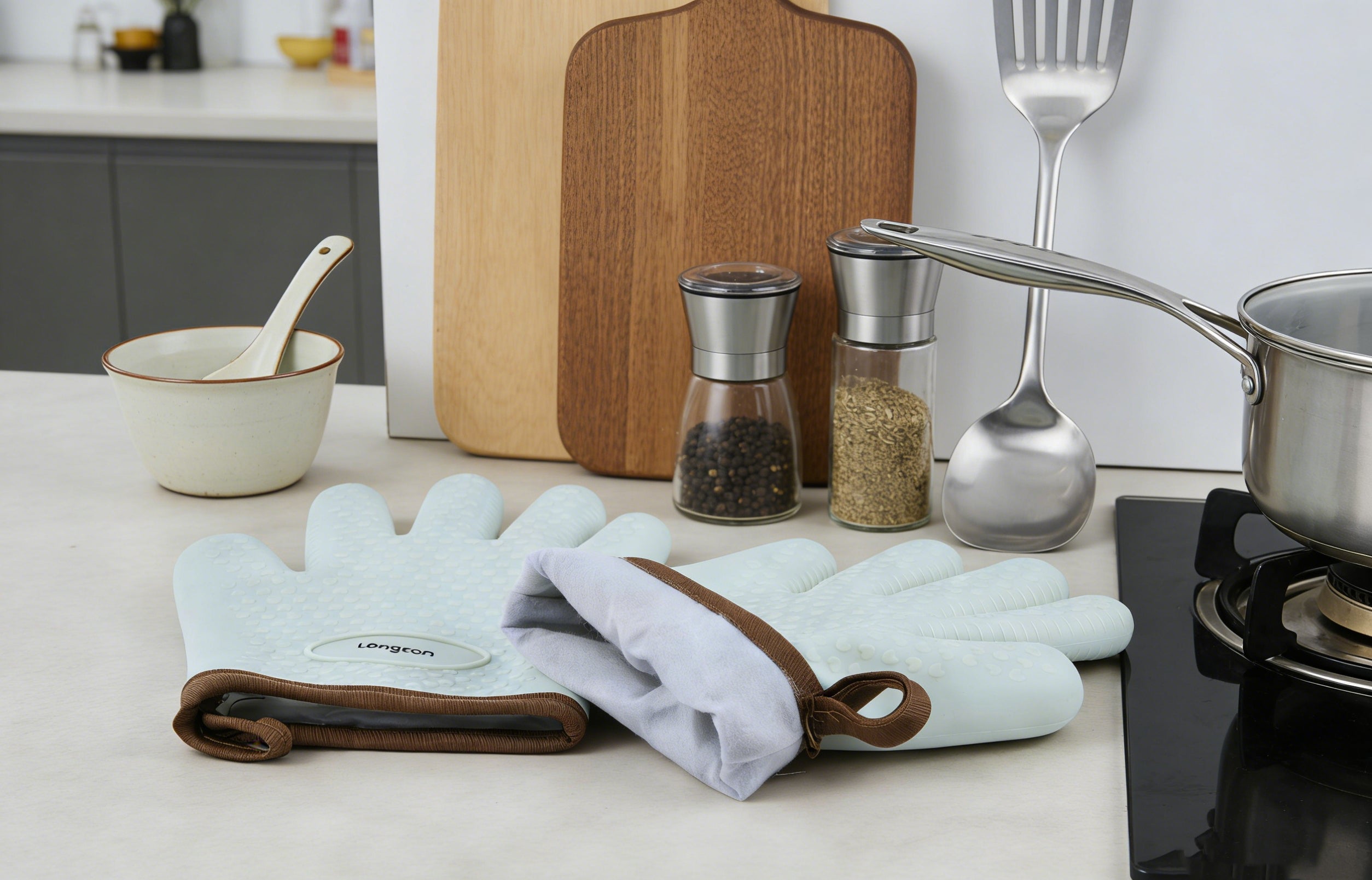 Longzon Silicone Heat Resistant Oven Gloves, Waterproof Non-Slip Grilling BBQ Mitts, Thickened Food Grade Silicone Pot Holders for Kitchen Cooking, Baking and Smoker, Easy to Clean, Mint Green